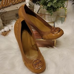 Tory Burch wedge Tan 9.5 Patent Caroline
